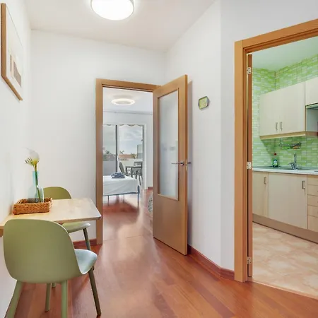 Terrace With Ocean View דירה *