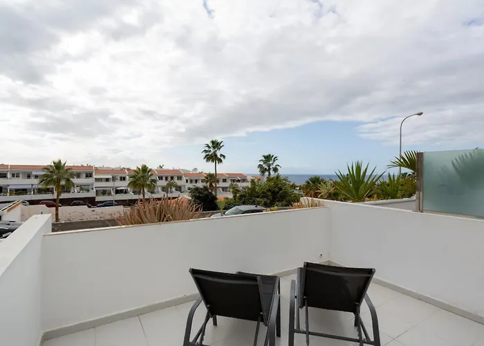 Terrace With Ocean View דירה *