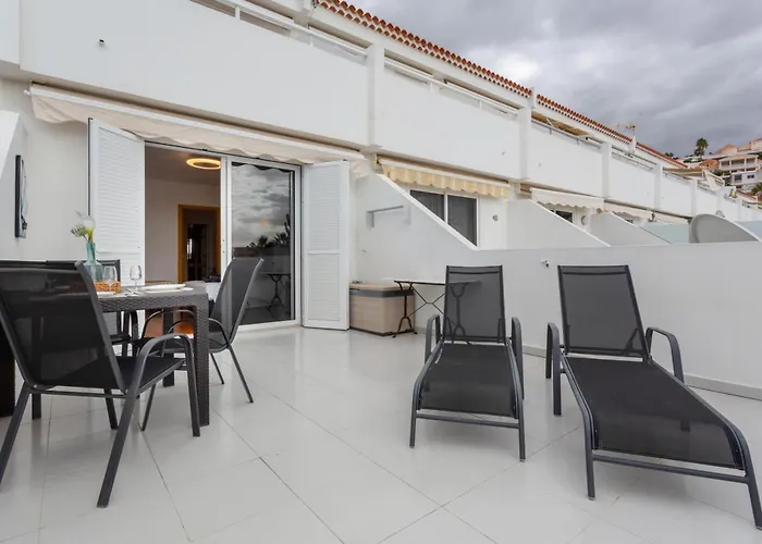 Terrace With Ocean View אדחה